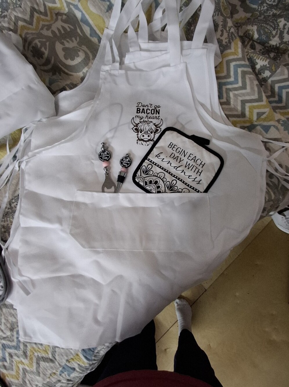 Unbranded Kids White Apron with Cute Pig Graphic